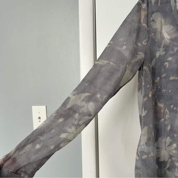 Simply Vera Watercolor Shirt Size Large Sheer Overlay Attached Tank Top Lavender - Picture 3 of 11